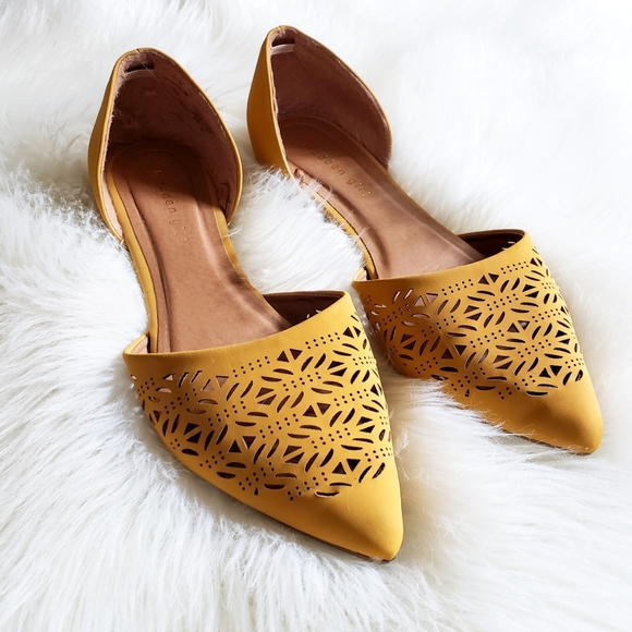 **SOLD** Madden Girl Yellow Lasercut D'orsay Flats - Picture 2 of 10
